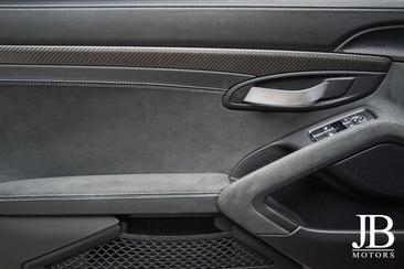 Porsche 718 Cayman GT4 RS — photo 37