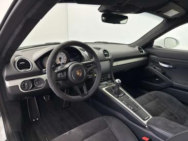 Porsche 718 Cayman GT4 — photo 9