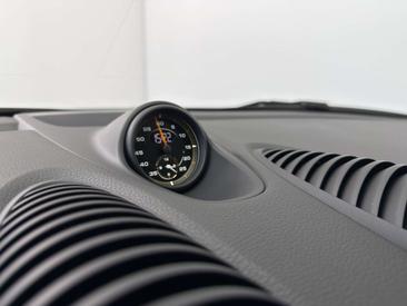 Porsche 718 Cayman GT4 — photo 26