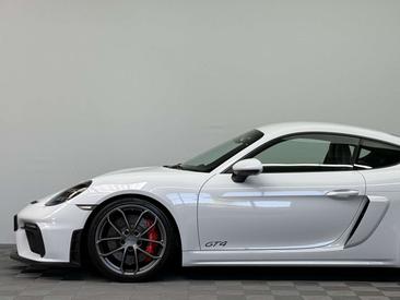 Porsche 718 Cayman GT4 — photo 34