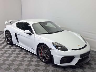 Porsche 718 Cayman GT4 — photo 40