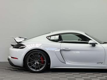 Porsche 718 Cayman GT4 — photo 42
