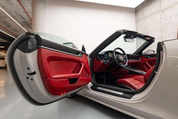 Porsche 911 Cabriolet Carrera 4S — photo 17