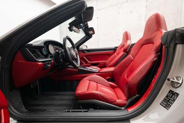 Porsche 911 Cabriolet Carrera 4S — photo 22