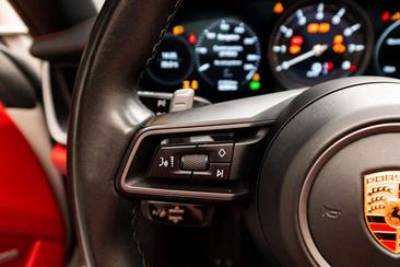 Porsche 911 Cabriolet Carrera 4S — photo 27