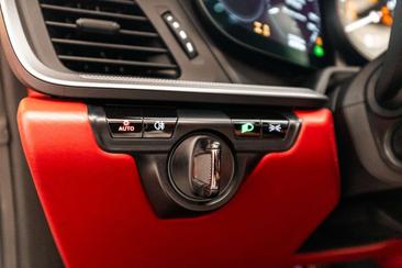 Porsche 911 Cabriolet Carrera 4S — photo 31