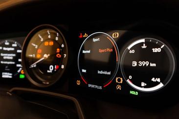 Porsche 911 Cabriolet Carrera 4S — photo 32