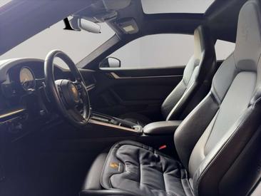 Porsche 911 Carrera 4S — photo 9