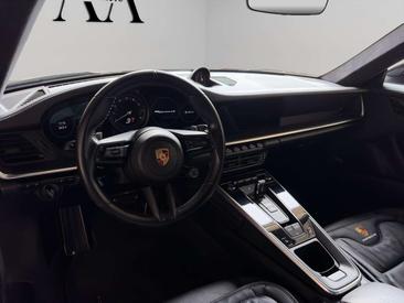 Porsche 911 Carrera 4S — photo 14