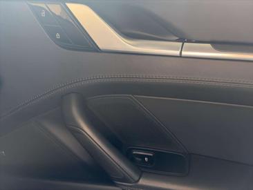 Porsche 911 Carrera 4S — photo 17