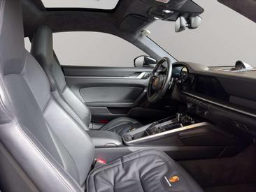 Porsche 911 Carrera 4S — photo 18