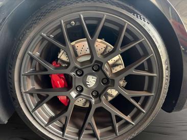 Porsche 911 Carrera 4S — photo 22