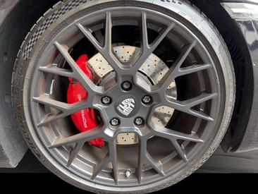 Porsche 911 Carrera 4S — photo 24