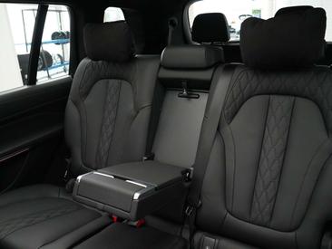 BMW X7 M50i — photo 23