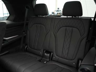 BMW X7 M50i — photo 24