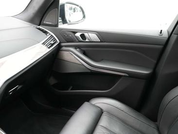 BMW X7 M50i — photo 27