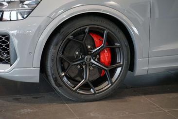 Audi RSQ8 — photo 6