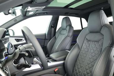 Audi SQ8 TFSI — photo 14