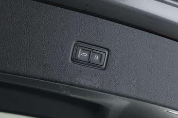 Audi SQ8 TFSI — photo 10