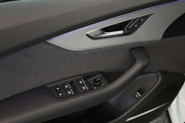 Audi SQ8 TFSI — photo 24