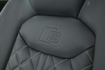 Audi SQ8 TFSI — photo 26