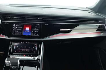 Audi SQ8 TFSI — photo 15