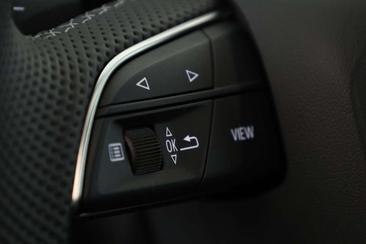 Audi SQ8 TFSI — photo 28