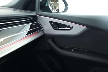 Audi SQ8 TFSI — photo 20