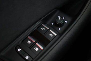 Audi SQ8 TFSI — photo 21