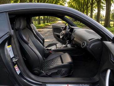 Audi TT Roadster 40 TFSI — photo 11