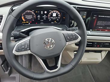 Volkswagen Multivan Van 2.0 TDI 4MOTION — photo 10