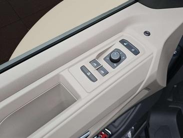 Volkswagen Multivan Van 2.0 TDI 4MOTION — photo 12