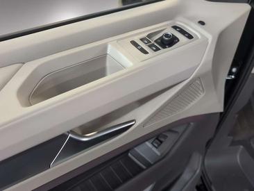Volkswagen Multivan Van 2.0 TDI — photo 9