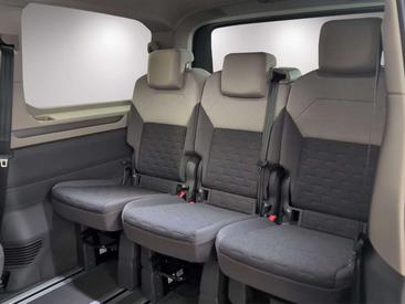 Volkswagen Multivan Van 2.0 TDI — photo 12