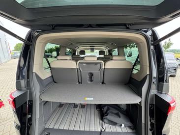 Volkswagen Multivan Van 2.0 TSI — photo 12