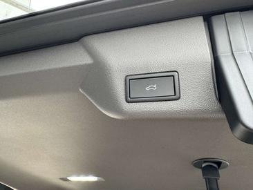 Volkswagen Multivan Van 2.0 TSI — photo 13