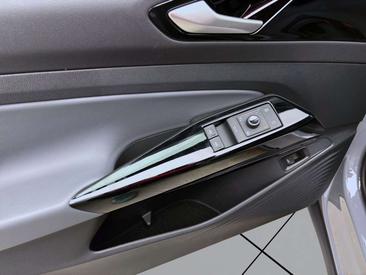 Volkswagen ID.4 Pro — photo 10