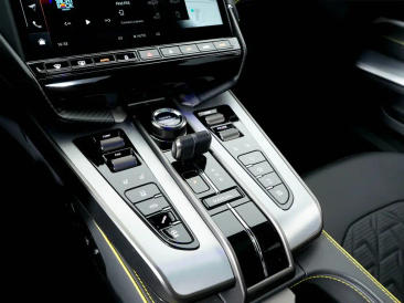 Aston Martin Vanquish V12 BiTurbo — photo 19