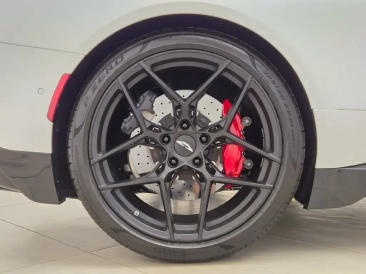 Aston Martin Vanquish V12 BiTurbo — photo 7