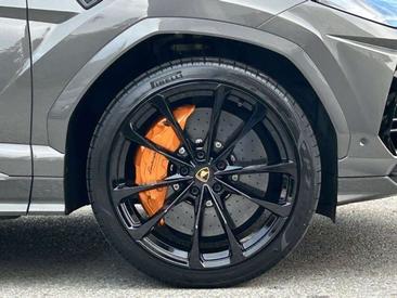 Lamborghini Urus — photo 39