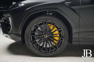 Lamborghini Urus — photo 12