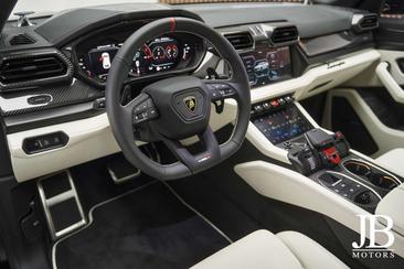 Lamborghini Urus — photo 30