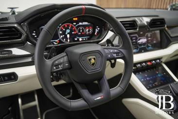 Lamborghini Urus — photo 31