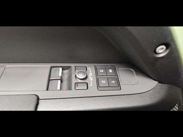 Land Rover Defender P400 — photo 9