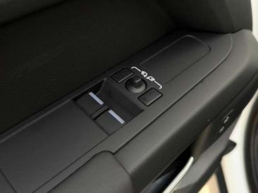 Land Rover Defender D200 — photo 15