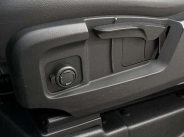 Land Rover Defender D200 — photo 26