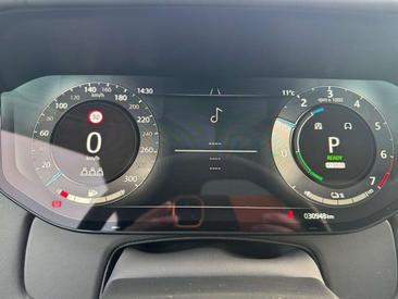 Land Rover Range Rover P460e — photo 9