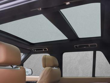 Land Rover Range Rover P550e — photo 12