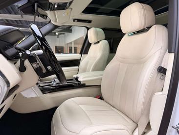 Land Rover Range Rover P440e — photo 11