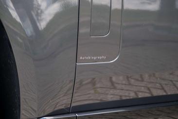Land Rover Range Rover P550e — photo 11